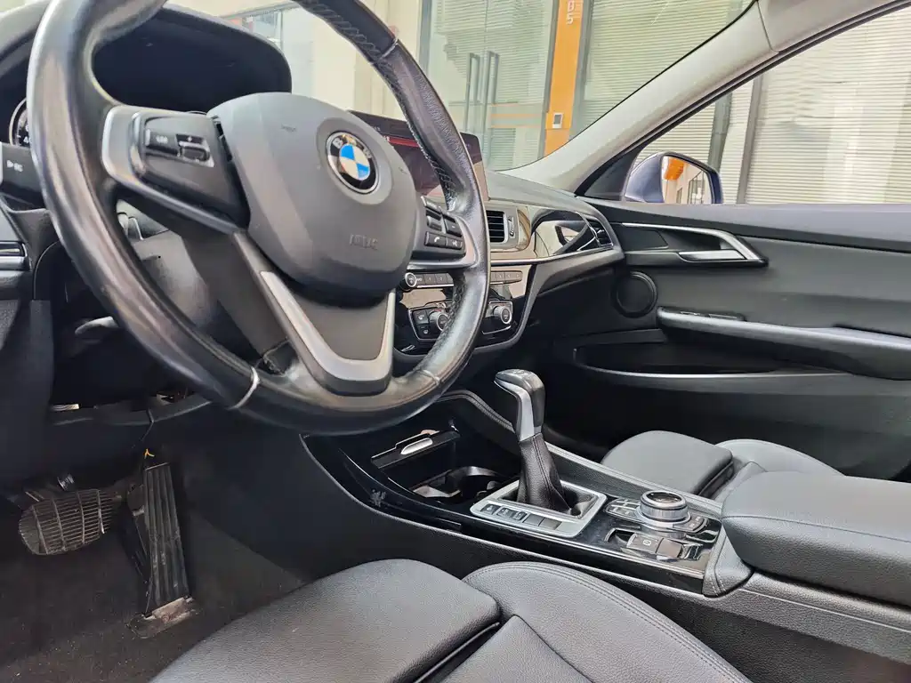 BMW 1 Series 2018 118i Design Package купить на сайте DeffCars