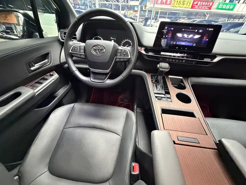 SIENNA 2024 2.5L Hybrid Deluxe Edition купить на сайте DeffCars