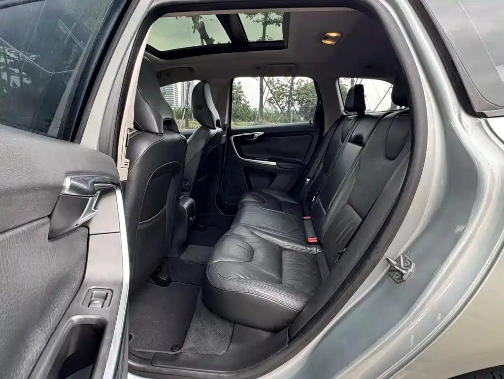 Volvo XC60 imported 2014 T5 Zhiya version купить на сайте DeffCars