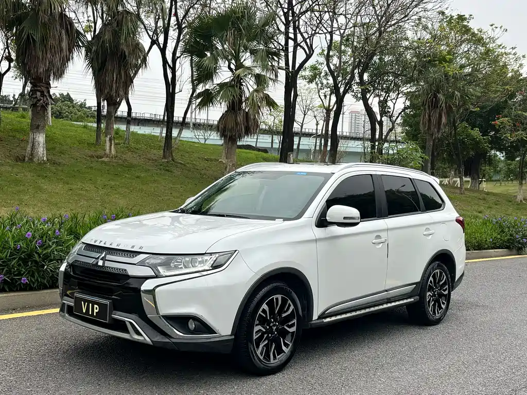 Outlander 2019 2.0L 2WD Enjoy Edition, 5 seats, National VI купить на сайте DeffCars