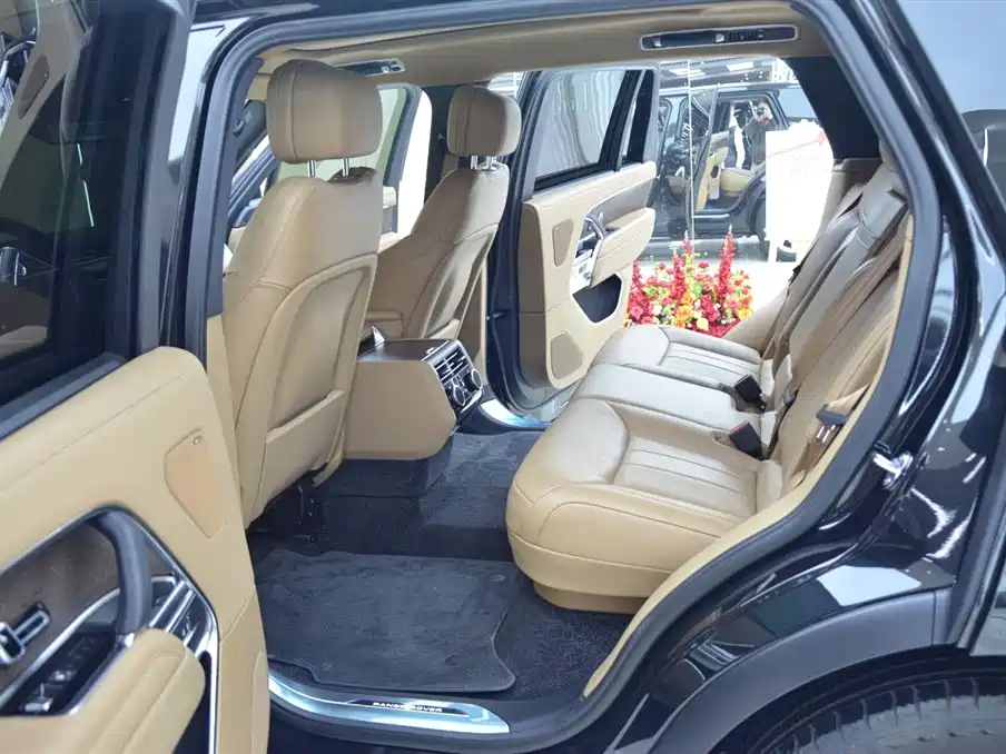 Range Rover 2025 3.0 L6 400PS Extended Edition купить на сайте DeffCars