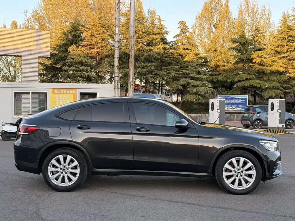 Mercedes-Benz GLC Coupe 2022 GLC 260 4MATIC Coupe SUV купить на сайте DeffCars