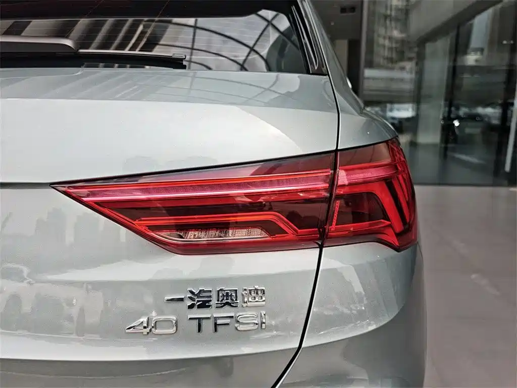 Audi Q3 2021 40 TFSI Fashionable and Dynamic купить на сайте DeffCars