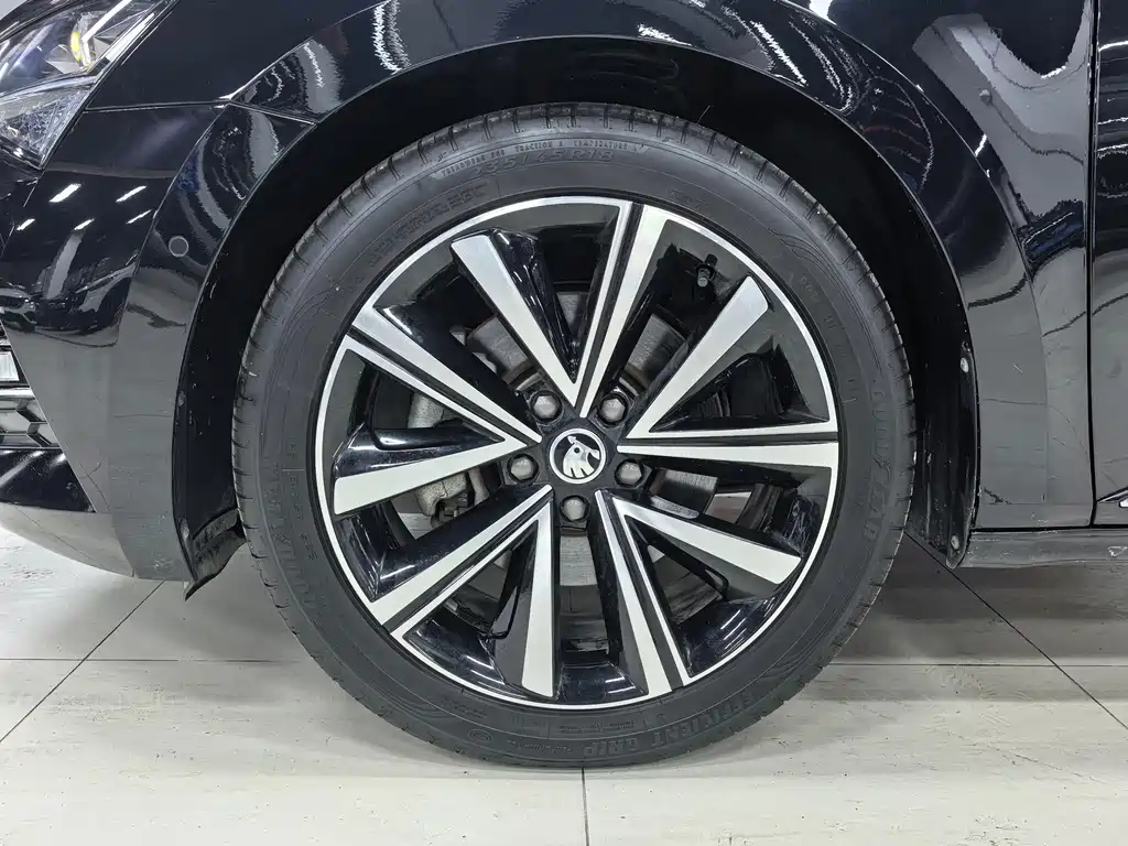 Superb 2023 facelift TSI280 DSG exclusive version купить на сайте DeffCars