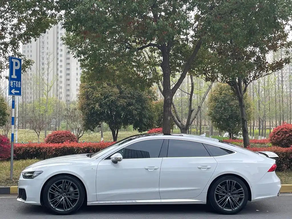 Audi A7 2023 45 TFSI Premium Selection купить на сайте DeffCars