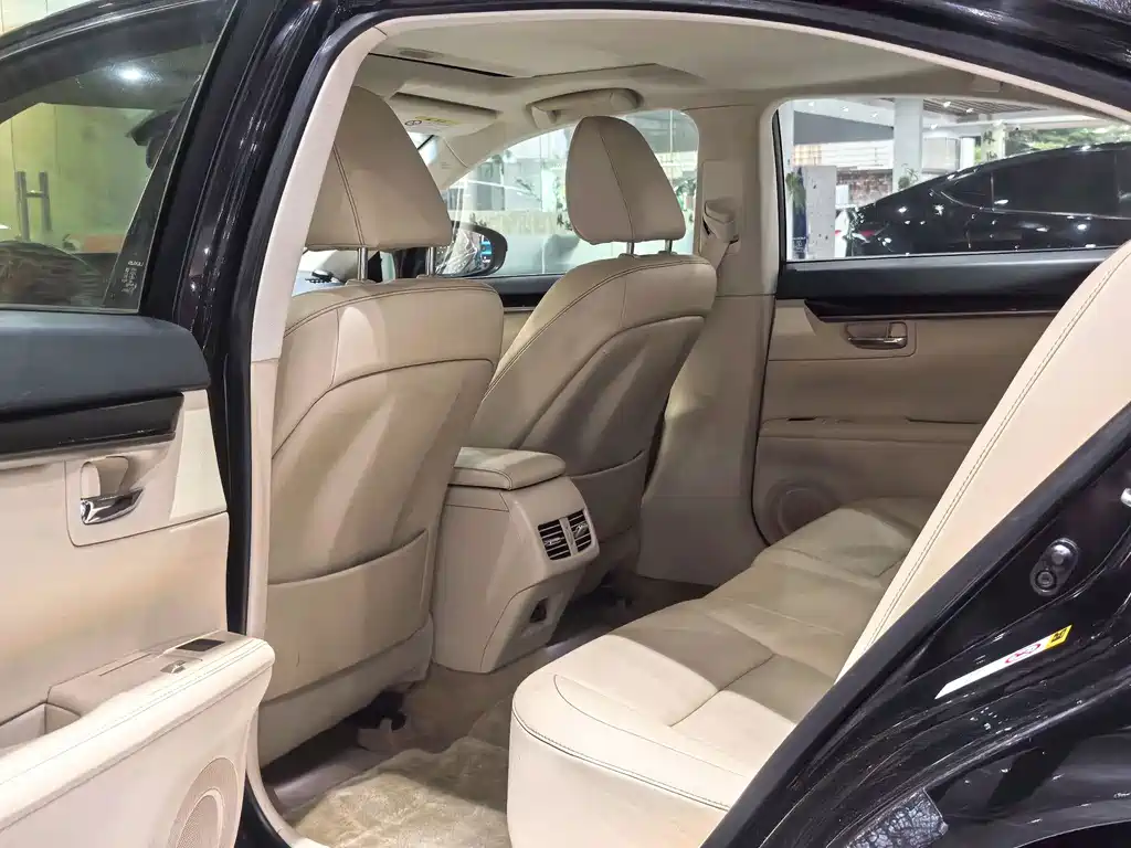 Lexus ES 2014 300h Comfort Edition купить на сайте DeffCars