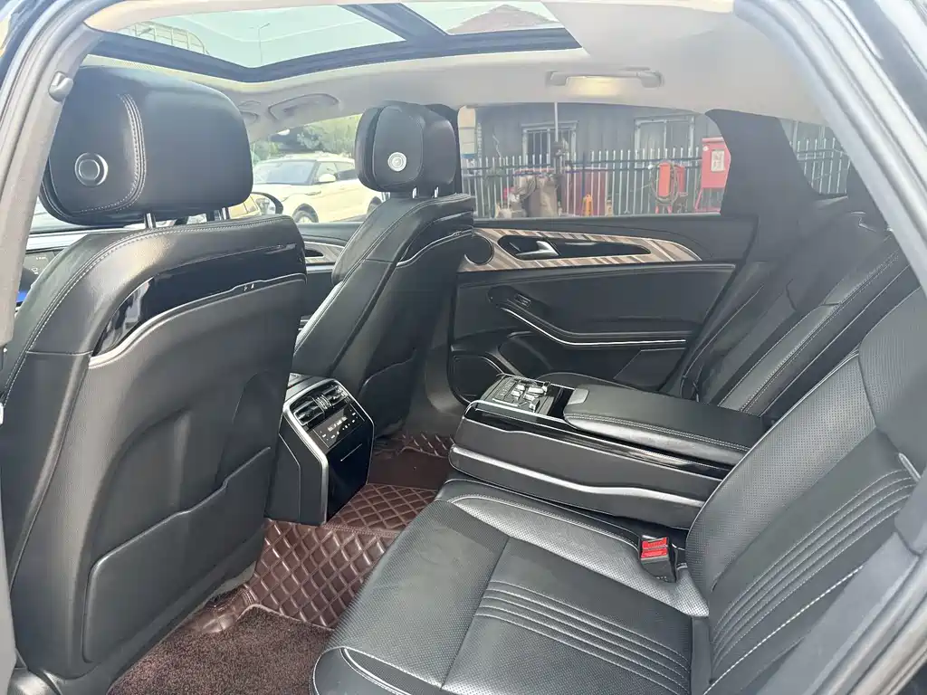 Hongqi H9 2022 2.0T Zhilian Flagship Edition купить на сайте DeffCars