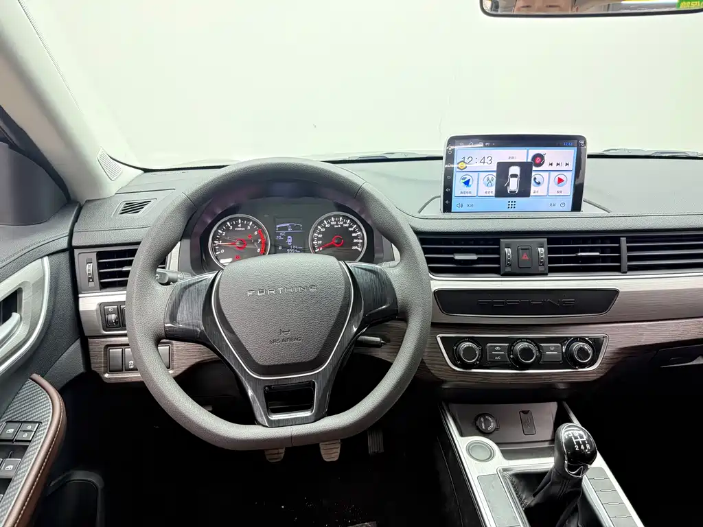 Fengxing T5 2022 Prosperity Model 1.6L Manual Dream Edition Five Seats купить на сайте DeffCars