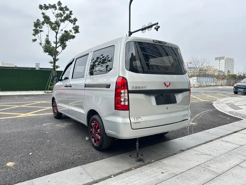 Wuling Hongguang V 2022 1.5L Jinchue version electric power assist LAR купить на сайте DeffCars