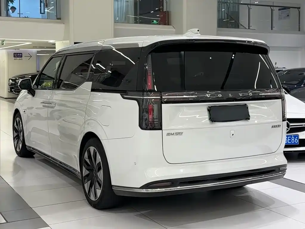 Volvo EM90 2025 Ultra six-seater купить на сайте DeffCars