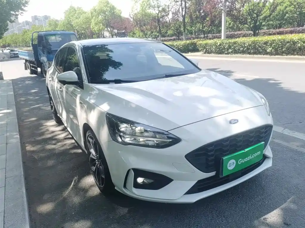 Focus 2021 Hatchback EcoBoost 180 Automatic ST Line купить на сайте DeffCars