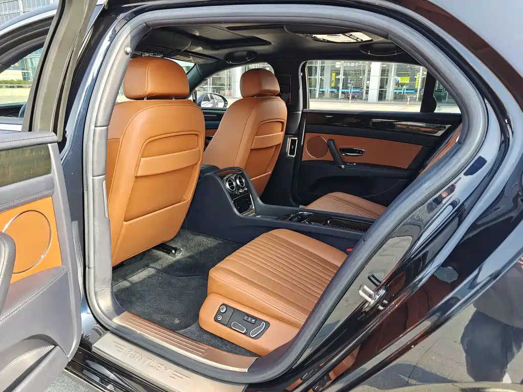 Flying Spur 2017 4.0T V8 Standard Edition купить на сайте DeffCars