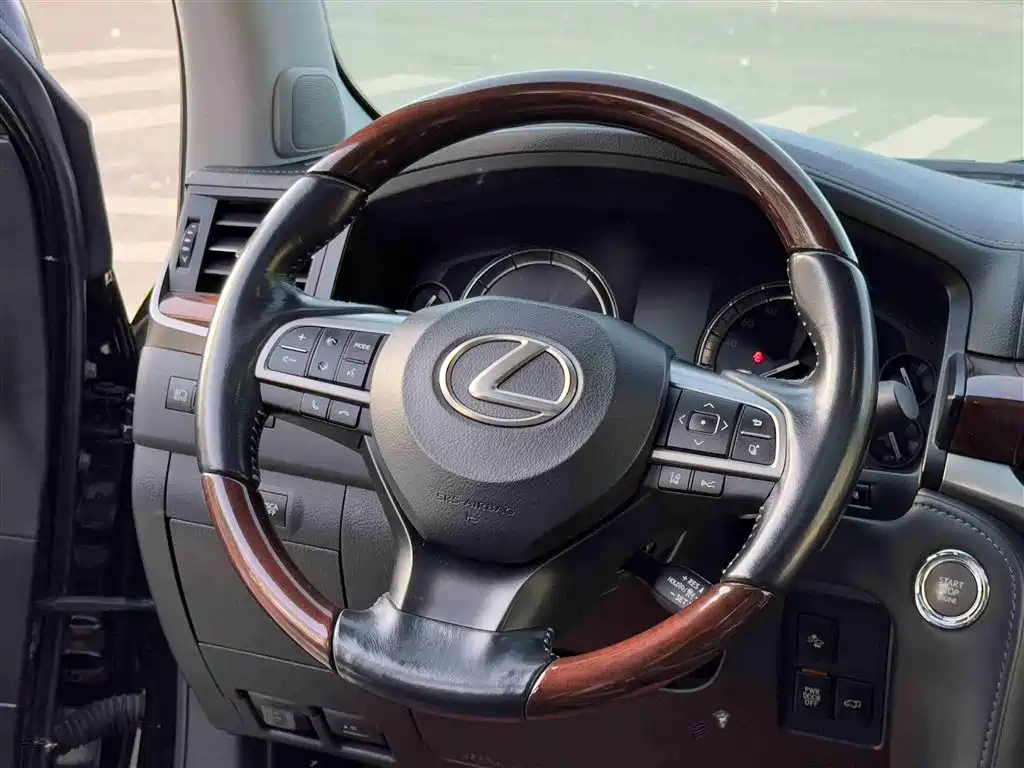 Lexus LX 2017 570 Premium Luxury Edition купить на сайте DeffCars