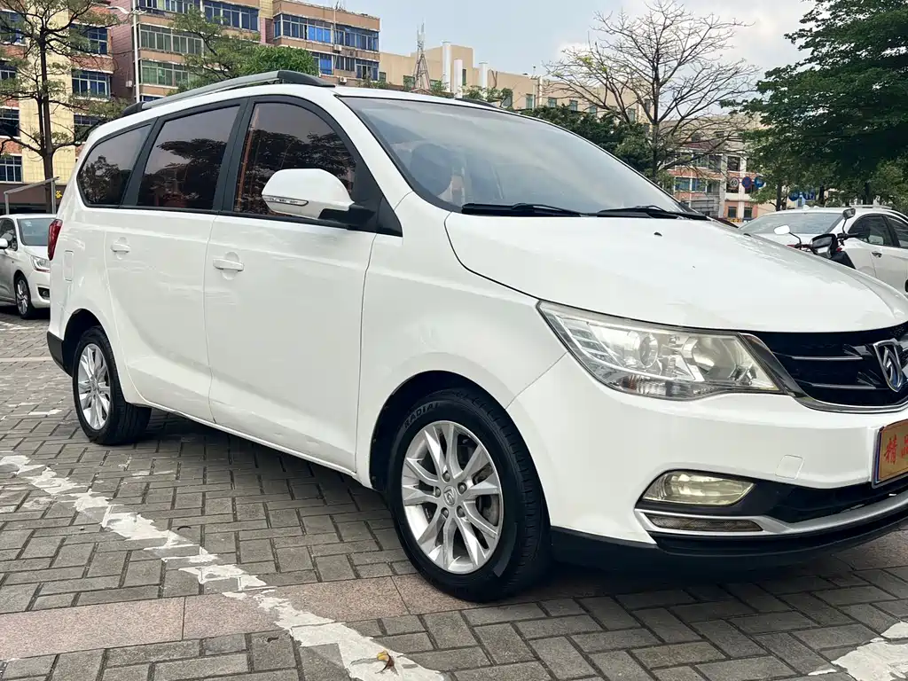 Baojun 730 2016 facelift 1.5L manual standard 7 seats National V купить на сайте DeffCars