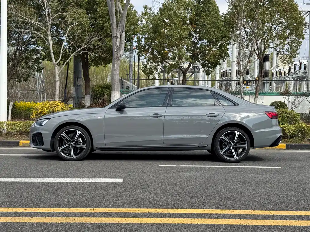 Audi A4L 2025 model 2 million Yuexiang version 40 TFSI luxury and dynamic model купить на сайте DeffCars