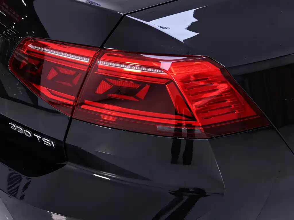 Magotan 2023 2 million commemorative edition 330TSI DSG leading model купить на сайте DeffCars