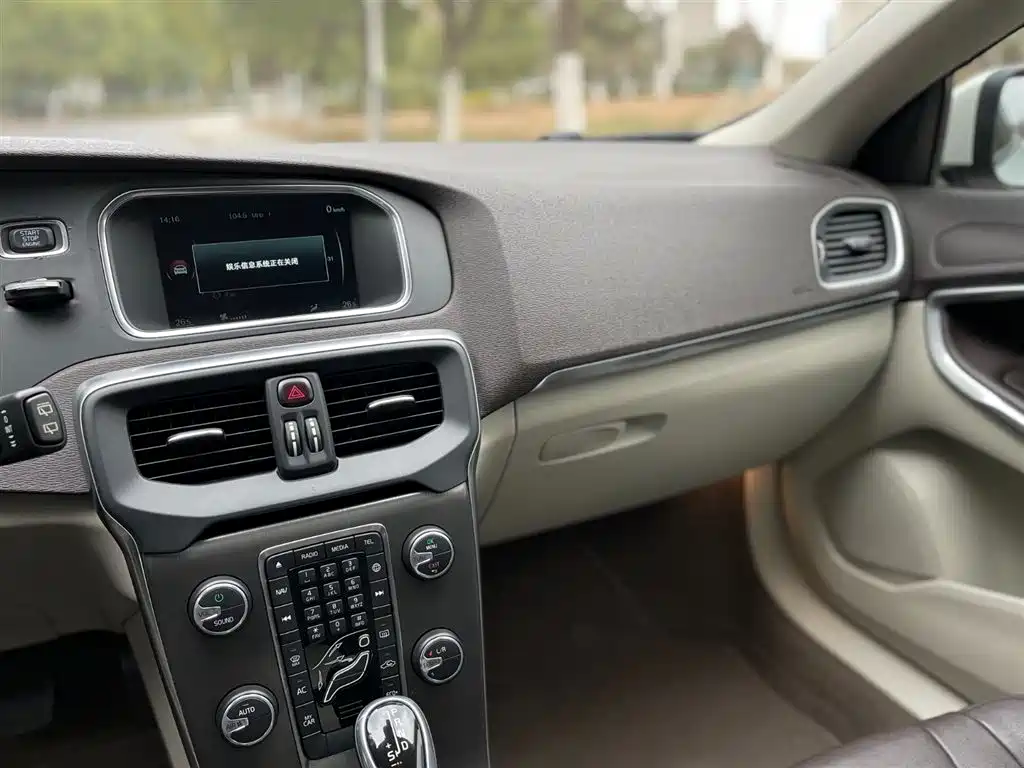 Volvo V40 2016 T3 Zhiya Edition купить на сайте DeffCars