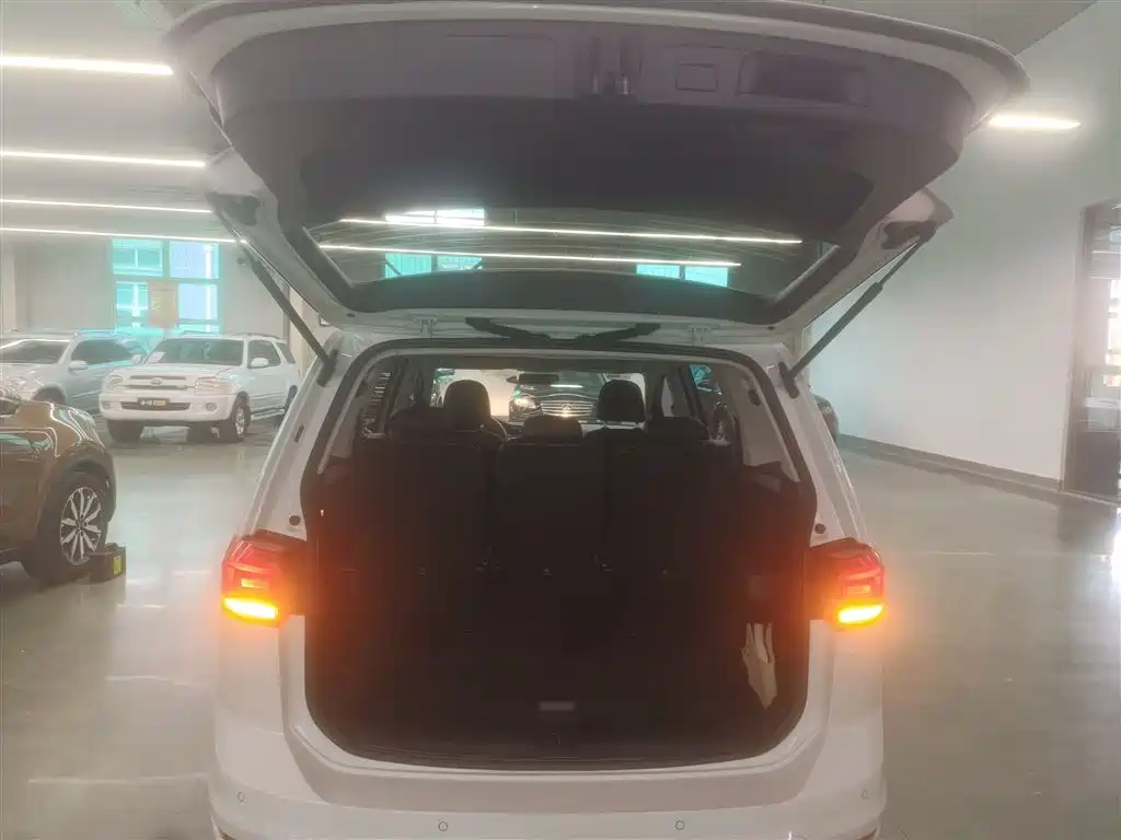 Touran 2018 Touran L 280TSI DSG Fashion Edition 7 seats National V купить на сайте DeffCars
