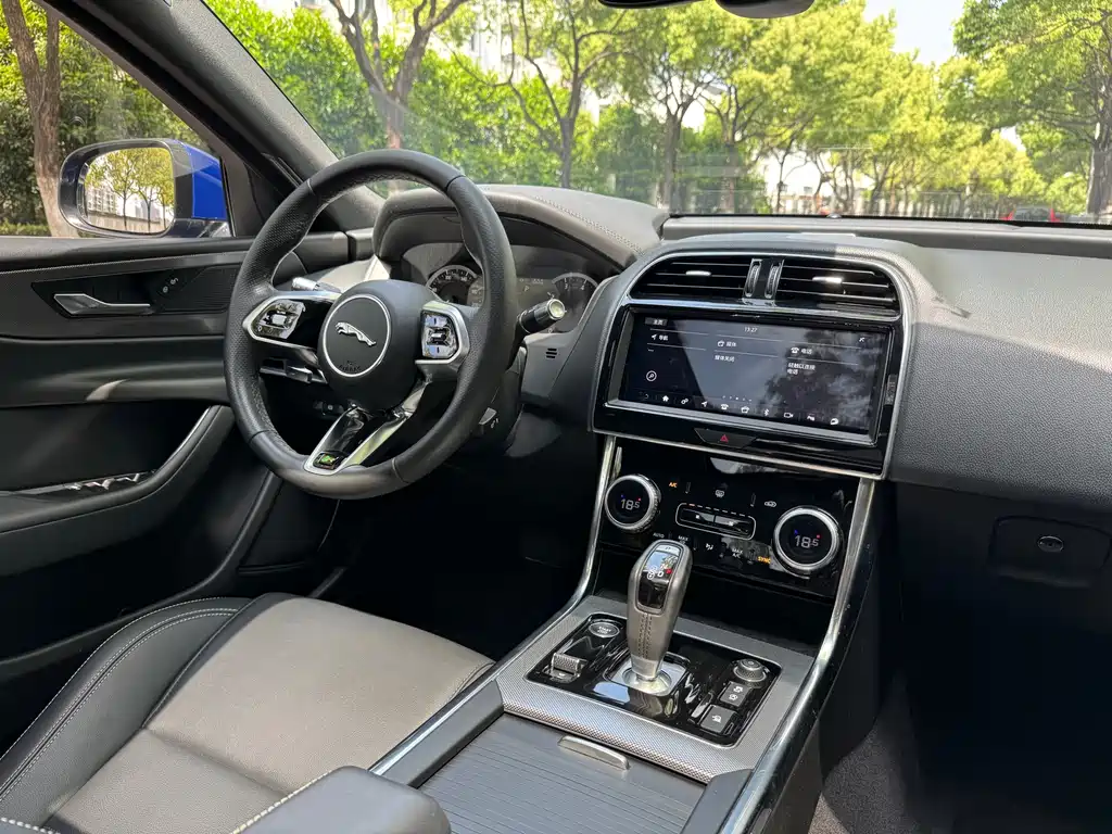 Jaguar XEL 2020 2.0T 200PS R-DYNAMIC Youth Sports Edition купить на сайте DeffCars