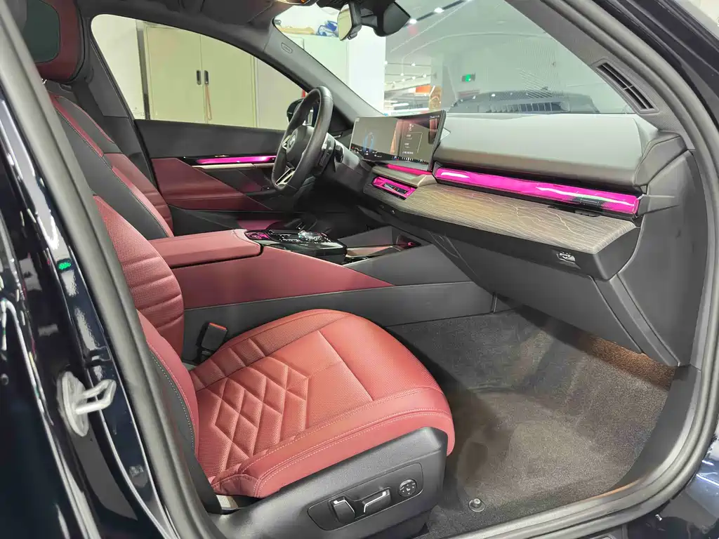 BMW 5 Series 2025 530Li Exclusive M Sports Package купить на сайте DeffCars