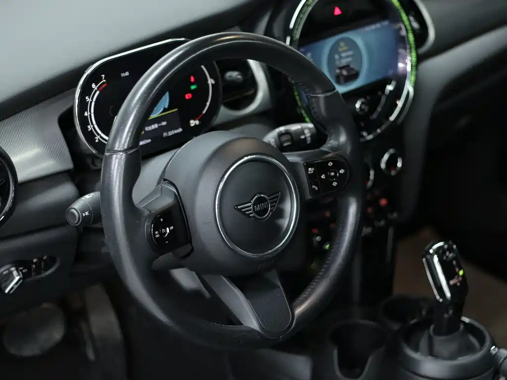 MINI 2022 1.5T COOPER Classic купить на сайте DeffCars