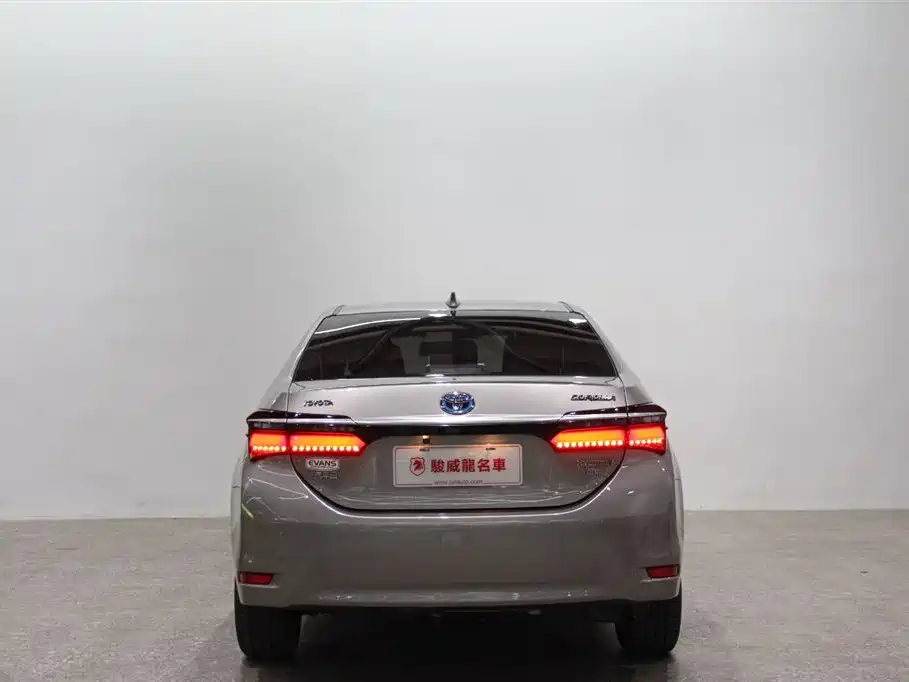 Corolla 2017 facelift dual engine 1.8L E-CVT leading version купить на сайте DeffCars