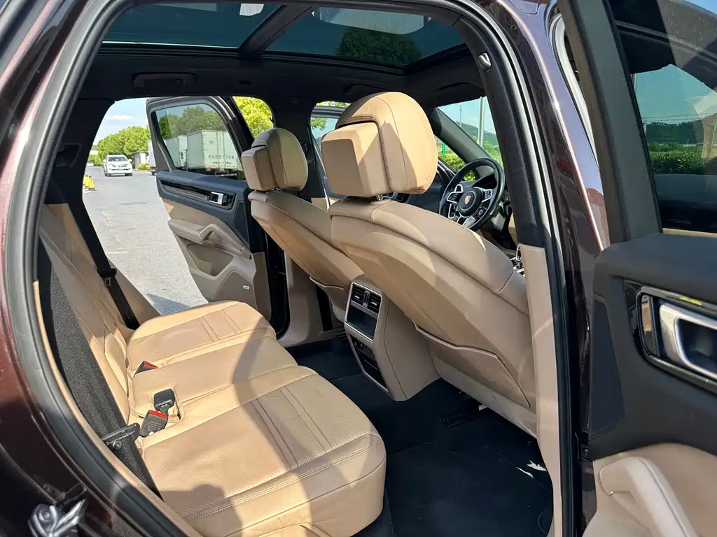 Cayenne New Energy 2019 Cayenne E-Hybrid 2.0T купить на сайте DeffCars