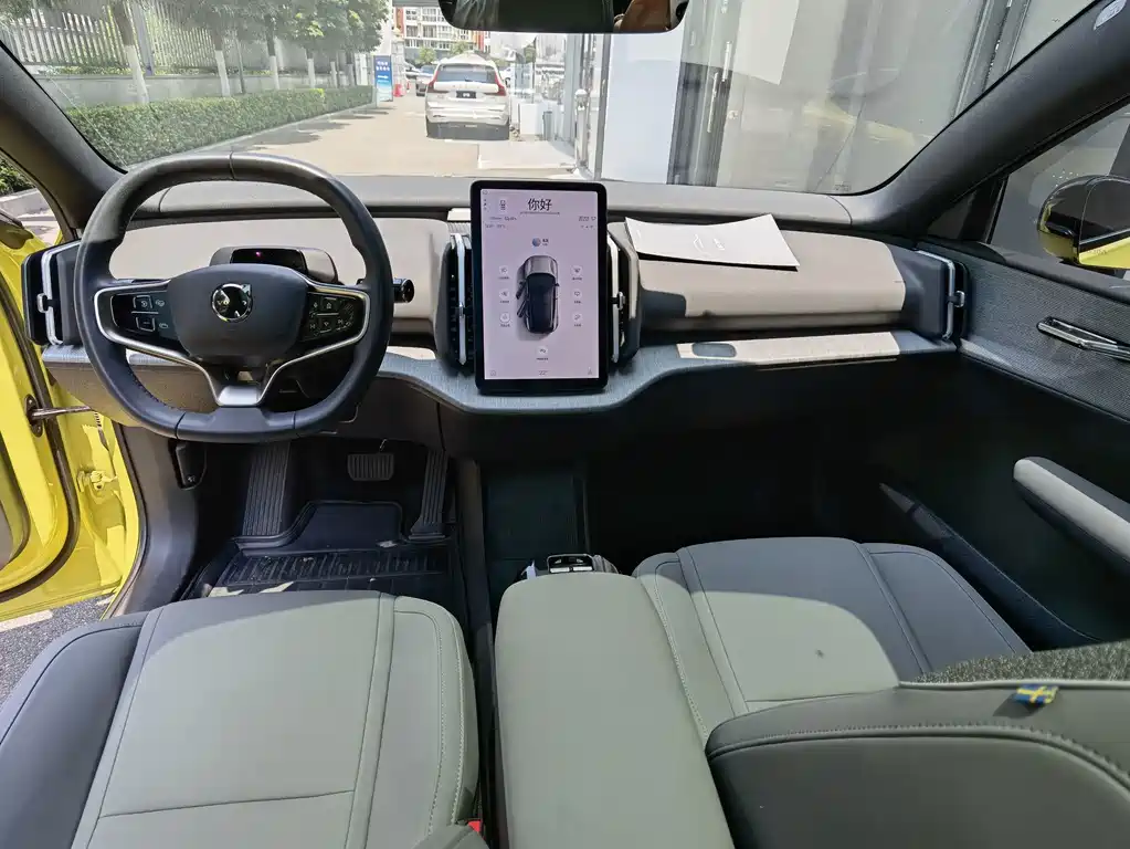 Volvo EX30 2025 Rear Drive Long Range Ultra купить на сайте DeffCars