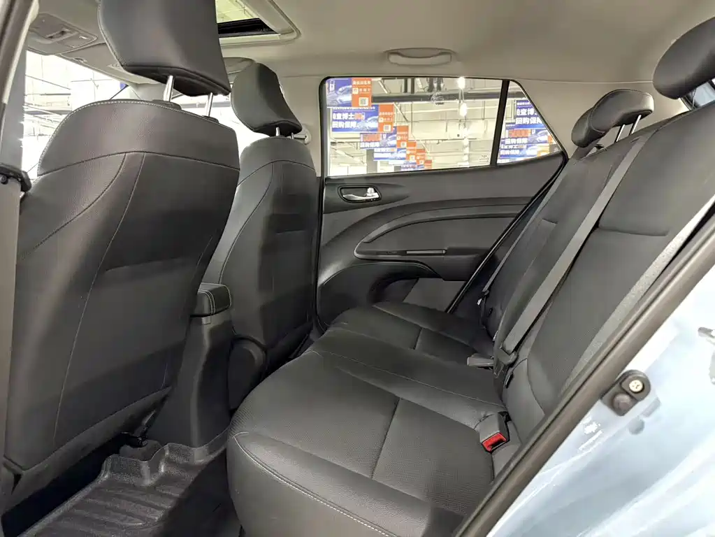 Yipao 2026 1.4L sunroof version купить на сайте DeffCars