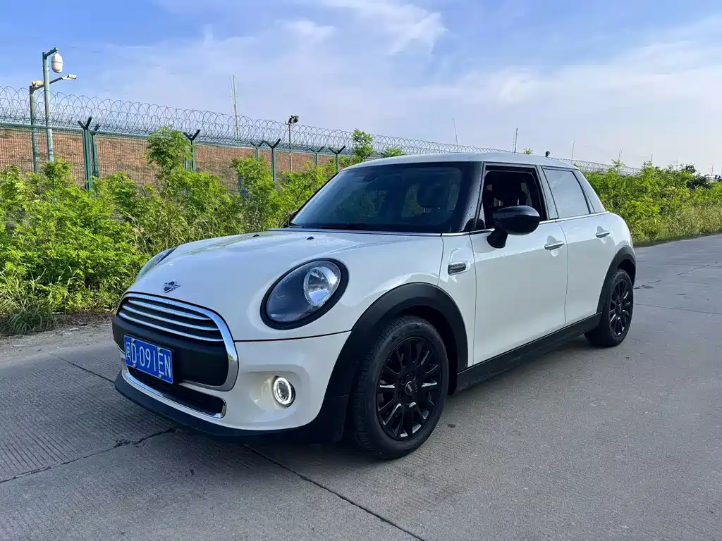 MINI 2018 1.5T ONE PLUS five-door version купить на сайте DeffCars