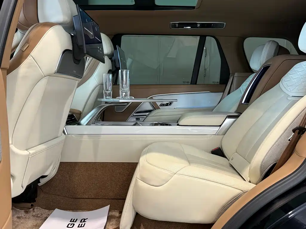 Range Rover 2023 4.4 V8 SV Honor Creation Extended Edition купить на сайте DeffCars