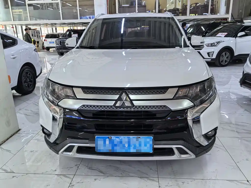 Outlander 2019 2.4L four-wheel drive exclusive version, 5 seats, National VI купить на сайте DeffCars