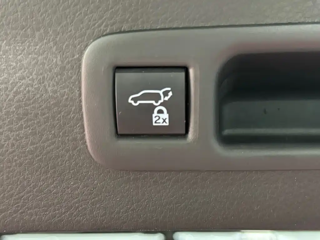 Grevia 2023 2.5L Hybrid Monarch VIP Edition купить на сайте DeffCars