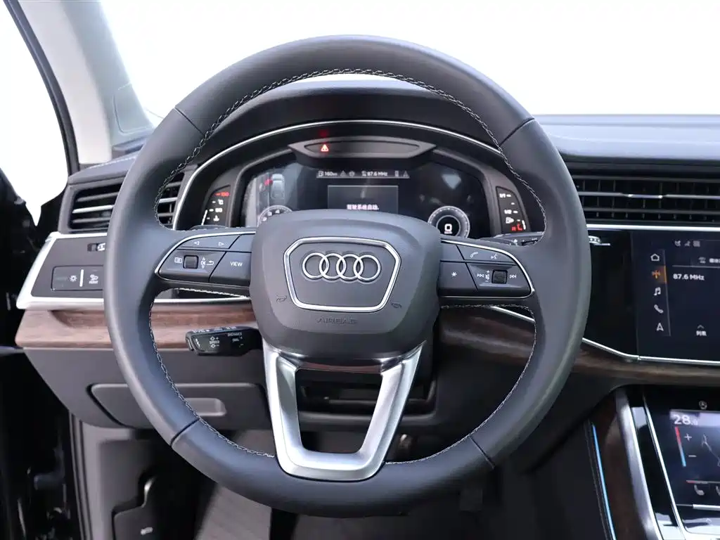 Audi Q7 2025 55 TFSI quattro S line Black Warrior купить на сайте DeffCars
