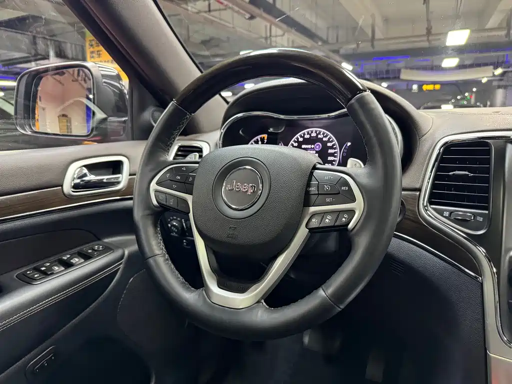 Grand Cherokee imported 2016 3.6L luxury navigation version купить на сайте DeffCars