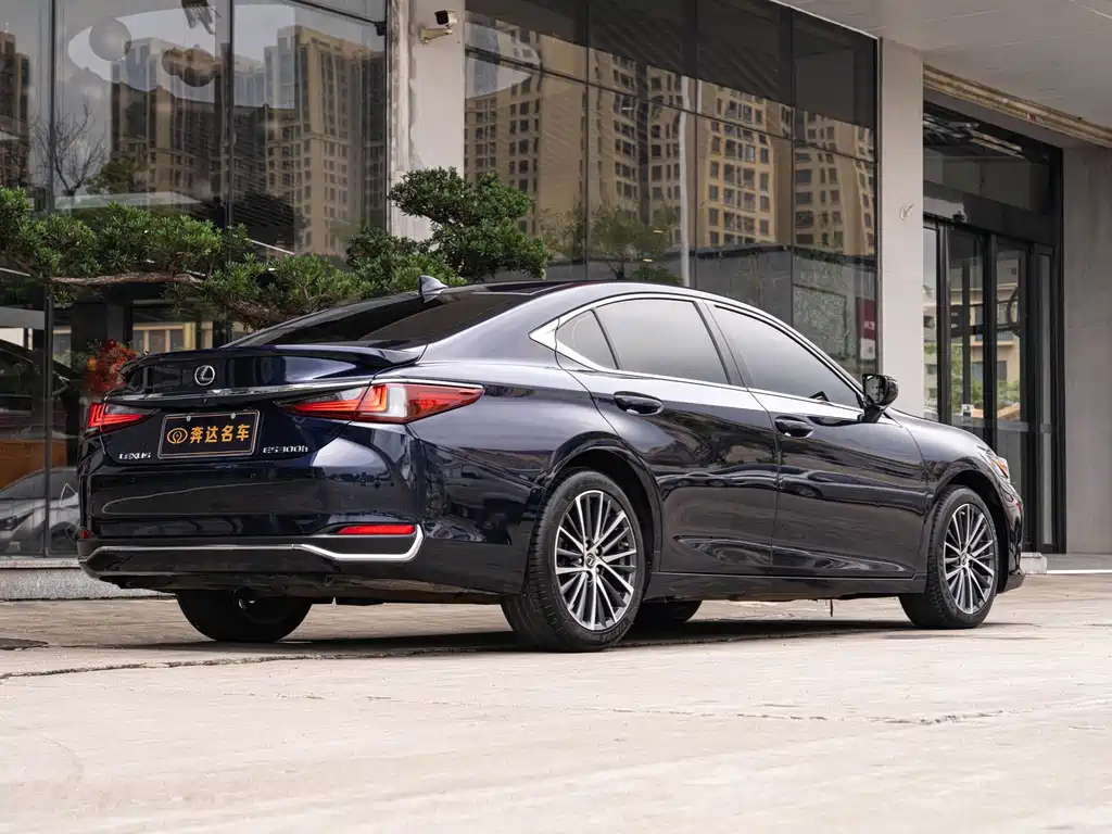 Lexus ES 2022 300h Premium Edition купить на сайте DeffCars