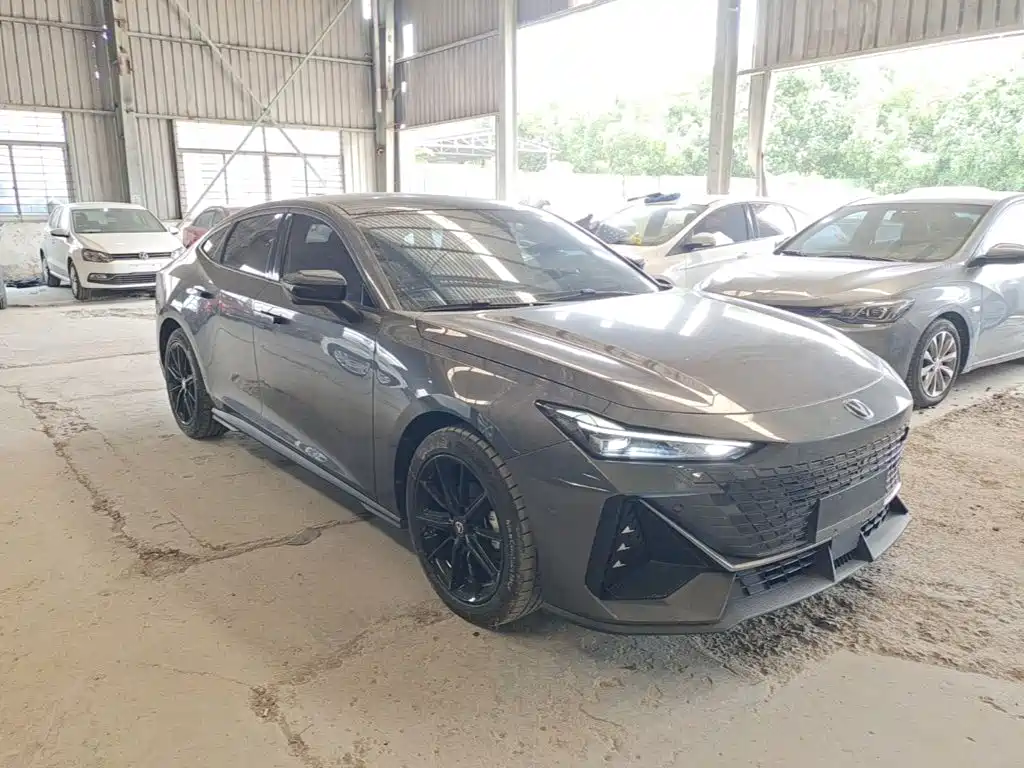 Changan UNI-V 2022 1.5T smart pilot model купить на сайте DeffCars