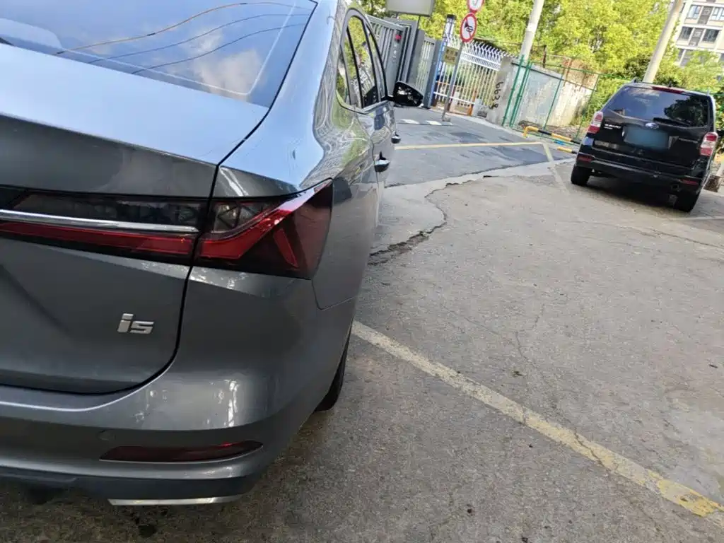 Roewe i5 2023 1.5L CVT Deluxe Edition купить на сайте DeffCars