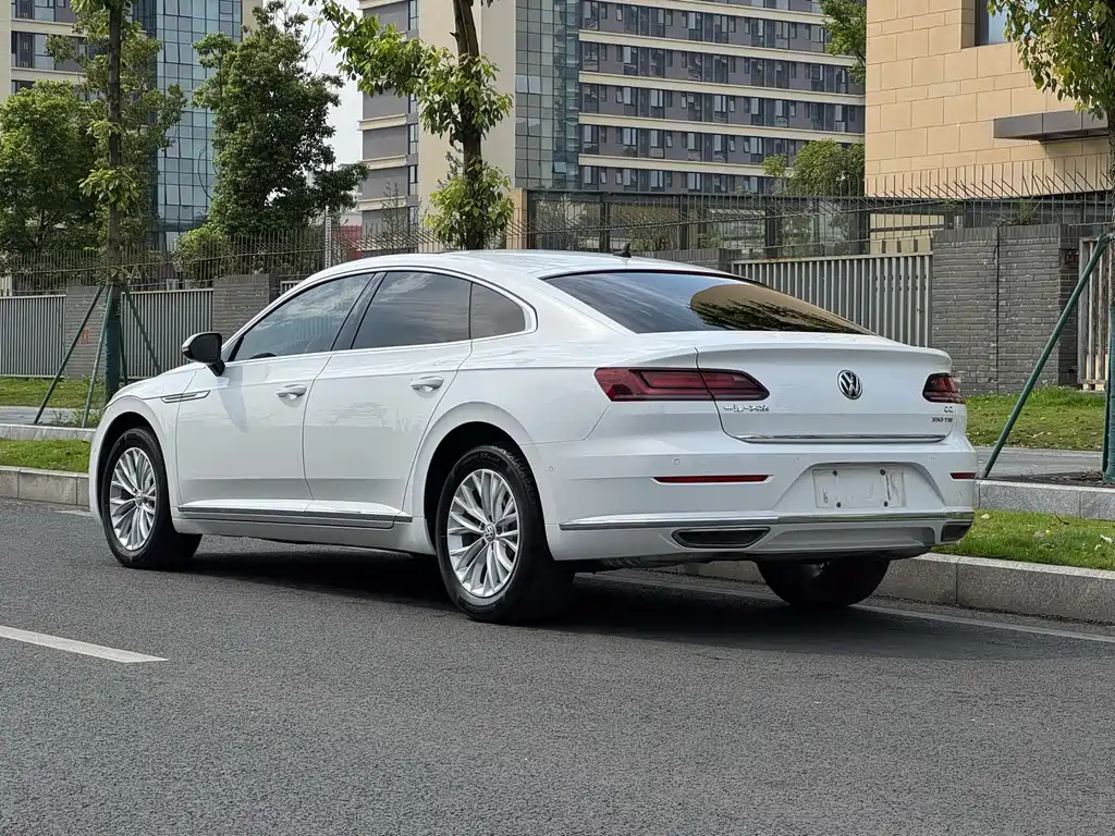 FAW-Volkswagen CC 2019 330TSI Charming Edition National VI купить на сайте DeffCars