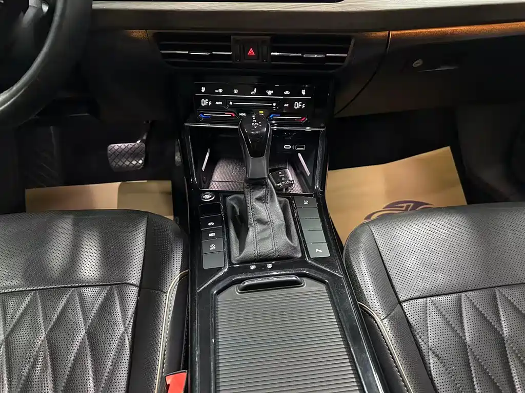 Passat 2020 facelift 330TSI Deluxe Edition National VI купить на сайте DeffCars