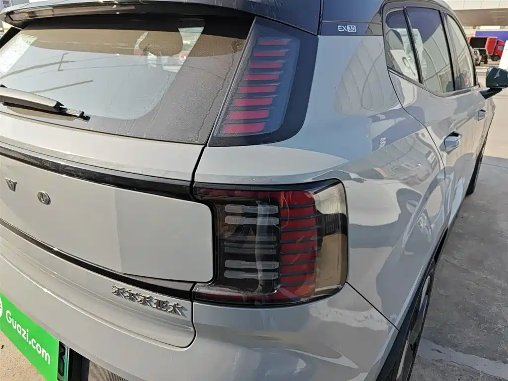 Volvo EX30 2025 rear-wheel drive long-range version Ultra купить на сайте DeffCars