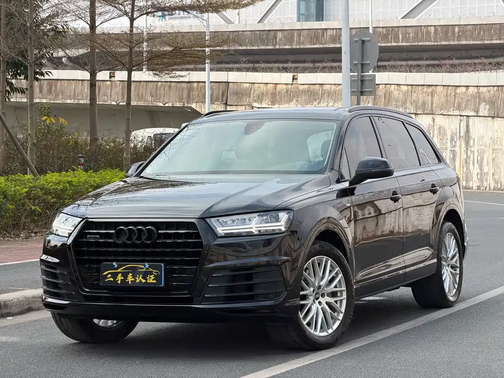 Audi Q7 2019 55 TFSI S line sports model купить на сайте DeffCars