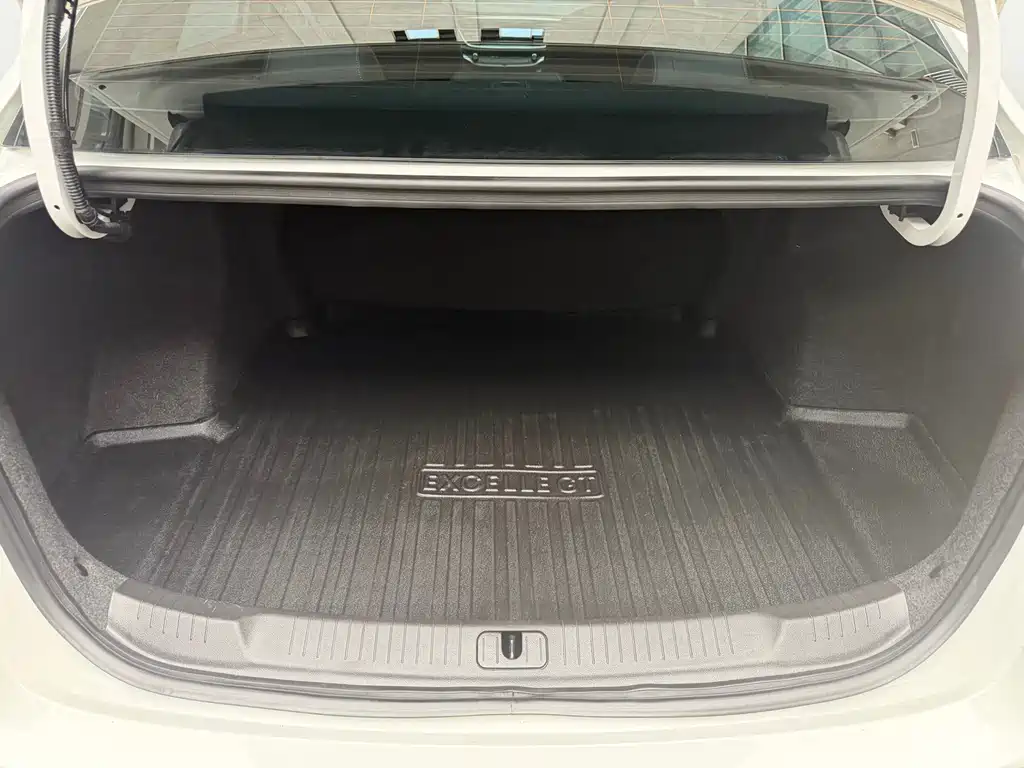 Yinglang 2021 model model 1.5L automatic elite model купить на сайте DeffCars