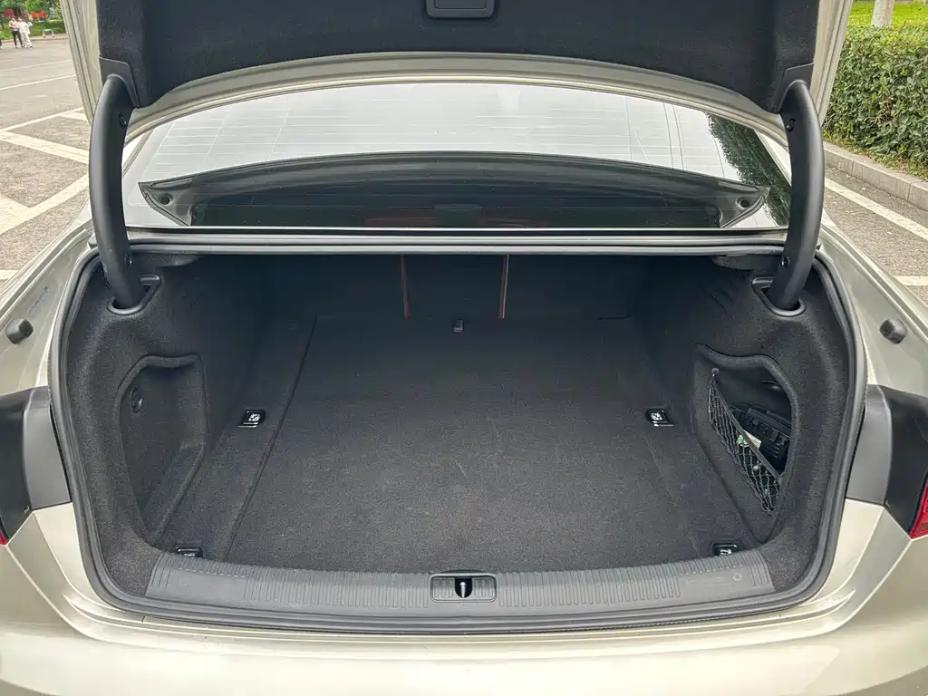 Audi A4L 2019 40 TFSI Enterprising National VI купить на сайте DeffCars