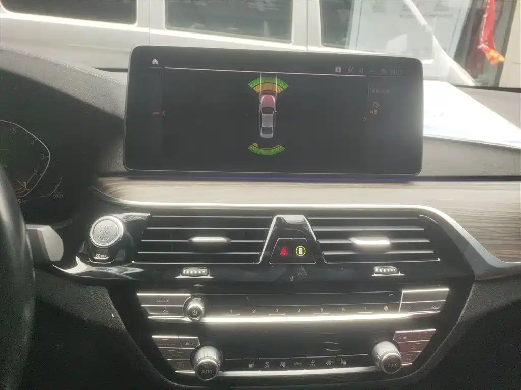 BMW 5 Series 2022 facelift 530Li leading M sports package купить на сайте DeffCars