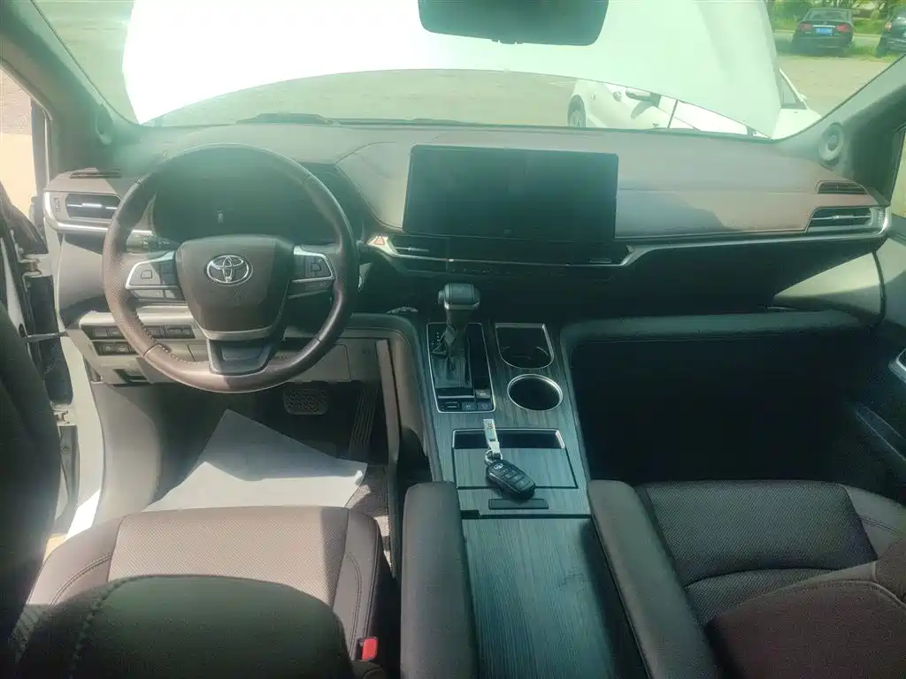 SIENNA 2023 2.5L Hybrid Platinum Edition купить на сайте DeffCars