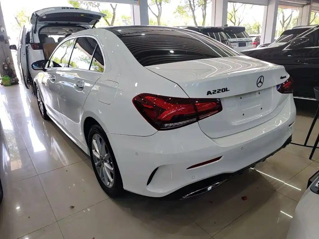 Mercedes-Benz A-Class 2022 Facelift A 200 L Sports Sedan Fashionable купить на сайте DeffCars