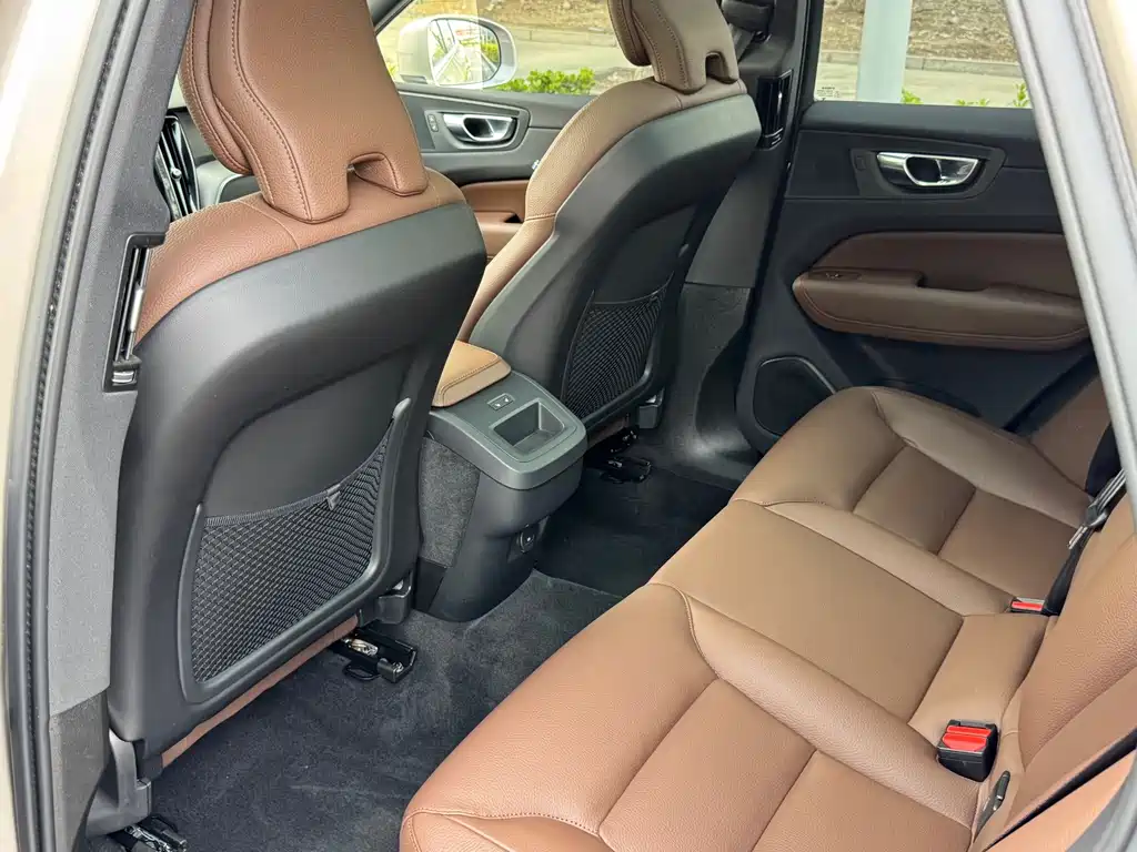 Volvo XC60 2024 B5 four-wheel drive Zhiyi Luxury Edition купить на сайте DeffCars