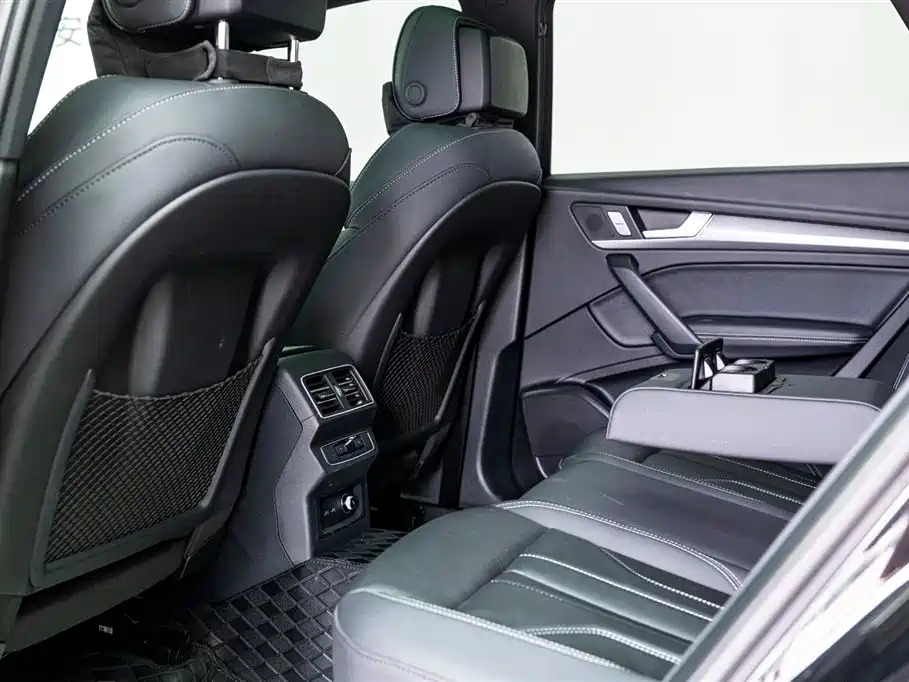 Audi Q5L 2024 40 TFSI luxury and dynamic model купить на сайте DeffCars