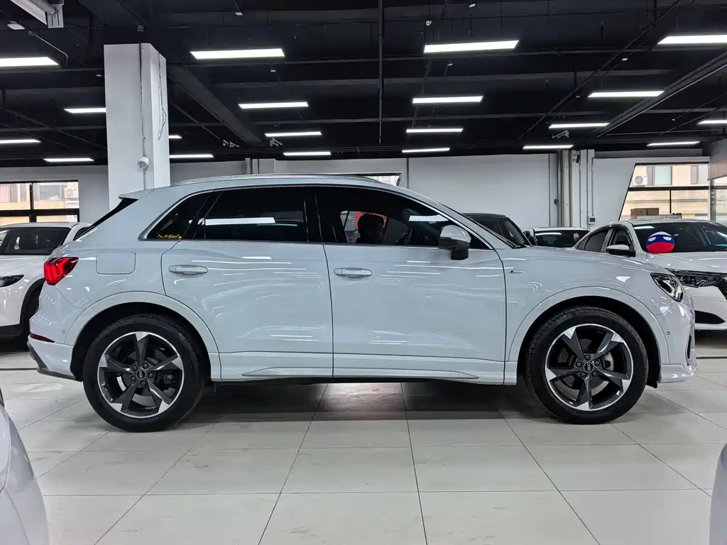Audi Q3 2023 35 TFSI Fashionable and Dynamic (1.4T) купить на сайте DeffCars